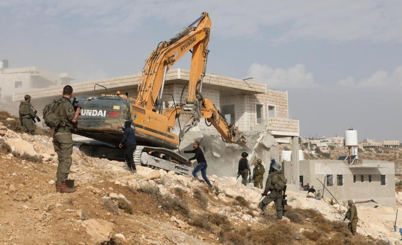 الاحتلال يهدم منشآت سكنية في بلدة سلوان بالقدس المُحتلَّة