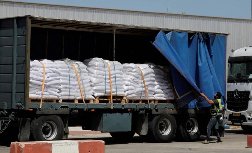 ضباط إسرائيليون يتلقّون رشاوى "ضخمة" لتسهيل إدخال بضائع لغزة