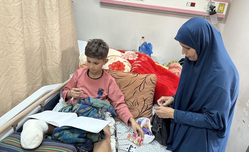 "سمير".. طفل من غزة يحلم بالجري مجددًا بطرفين صناعيين