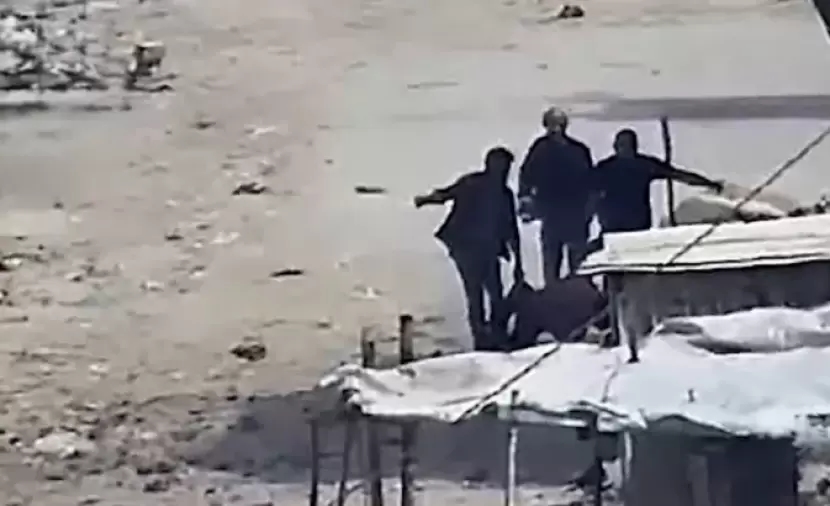 مشاهد صادمة لاستهداف الاحتلال 3 مدنيِّين عزل في الشَّجاعيَّة