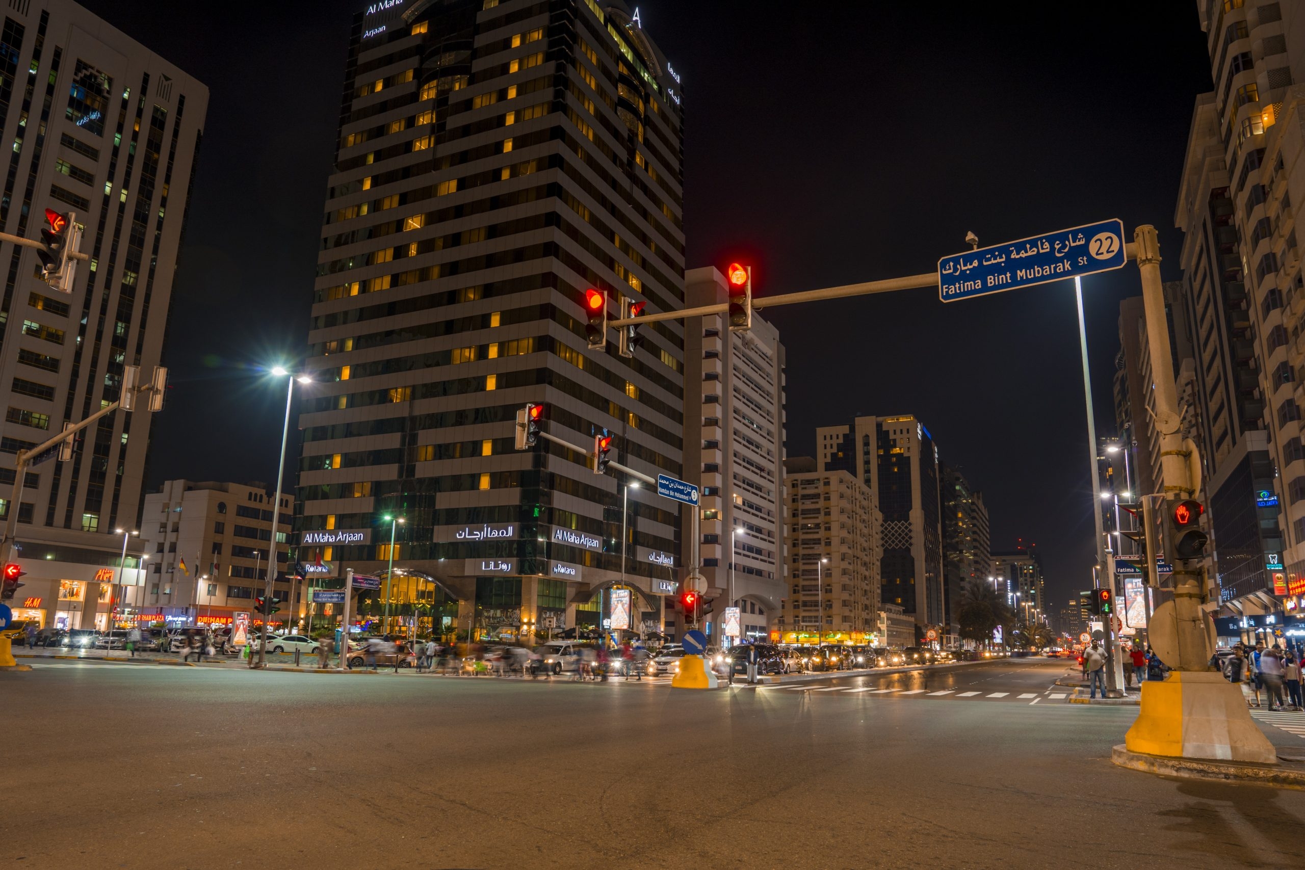 Abu Dhabi Police warn motorists of hefty fines, vehicle impoundment for running red lights