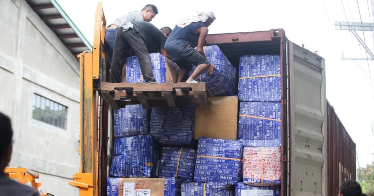3,000 abandoned balikbayan boxes turned over to DMW for delivery to OFW families