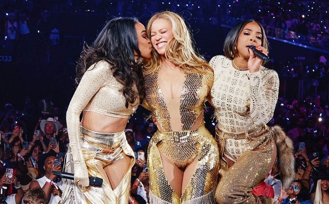 Destiny's Child Reunites Onstage as Beyoncé Surprises Fans in Las Vegas