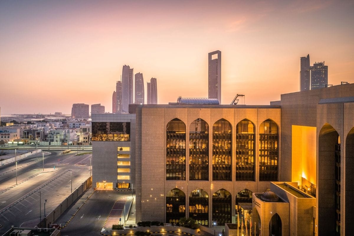 UAE's Money Supply Rises to AED 946.4 Billion in December 2024