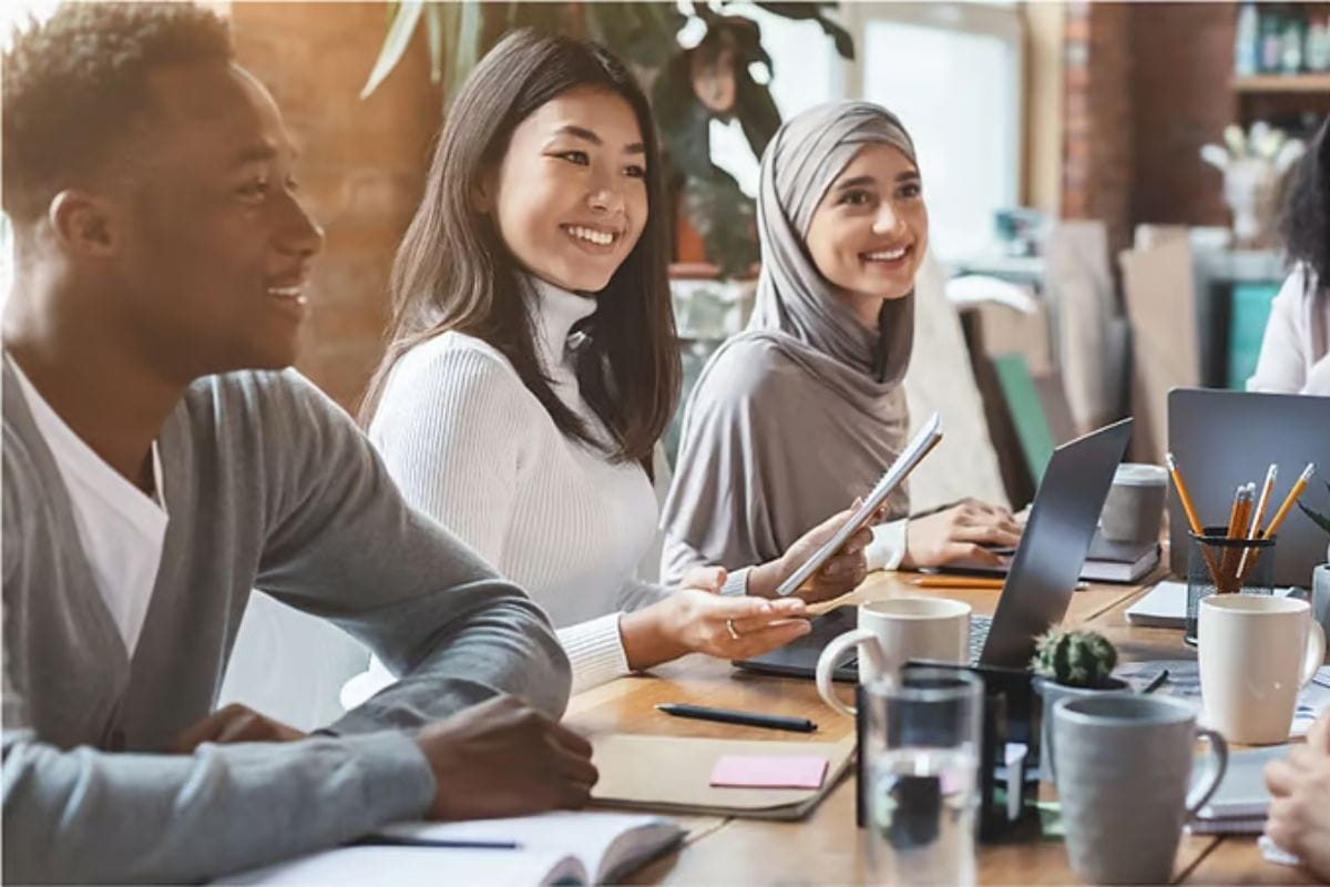 UAE Freelance Market Soars: Registrations Up by 78%, Day Rates Reach Up to $1,000