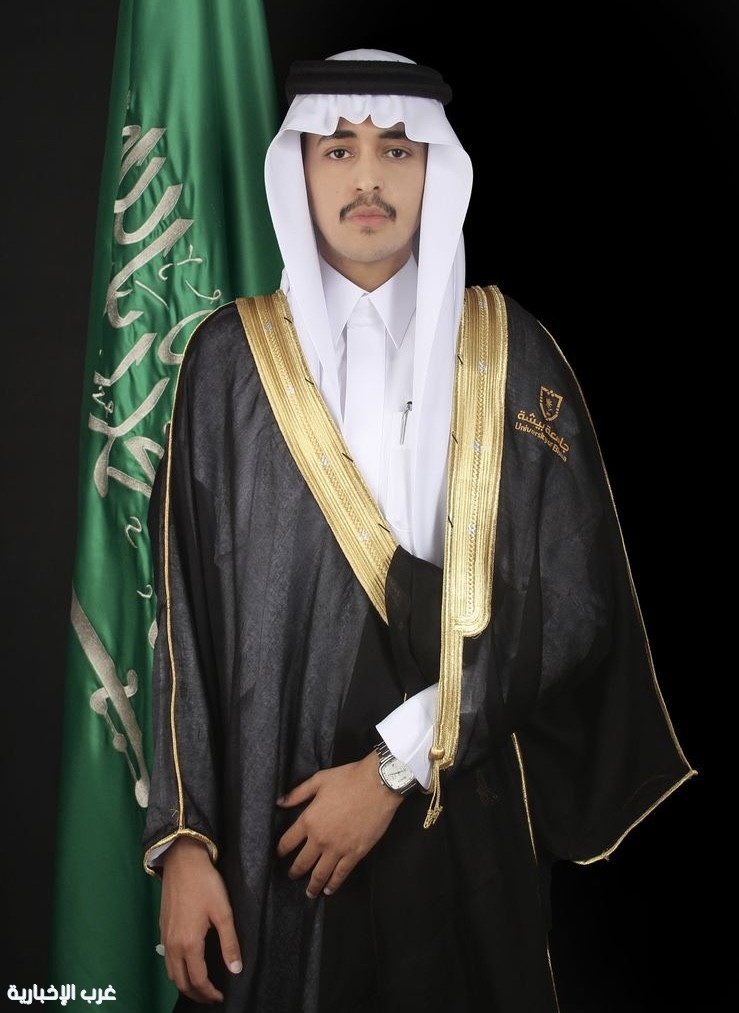 الدوسري يحتفل بتخرّجه من جامعة بيشة