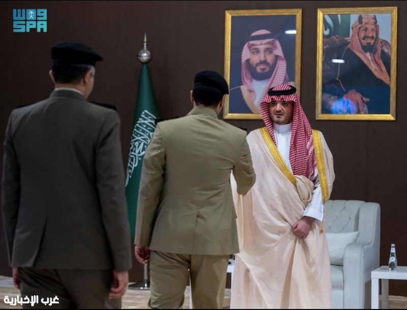 وزير الداخلية يثمّن جهود القيادات الأمنية خلال لقائه بهم في الطائف