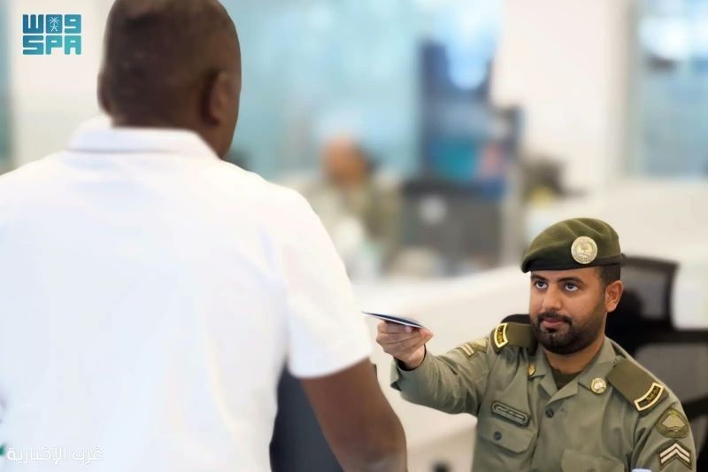 جوازات منفذ حالة عمار تنهي إجراءات مغادرة ضيوف الرحمن بعد أدائهم مناسك الحج