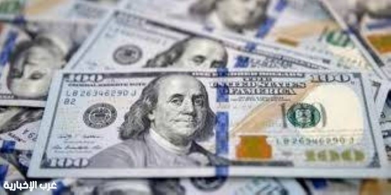 الدولار يسجل مستويات متدنية وسط مخاوف من الإطاحة برئيس "الفيدرالي"