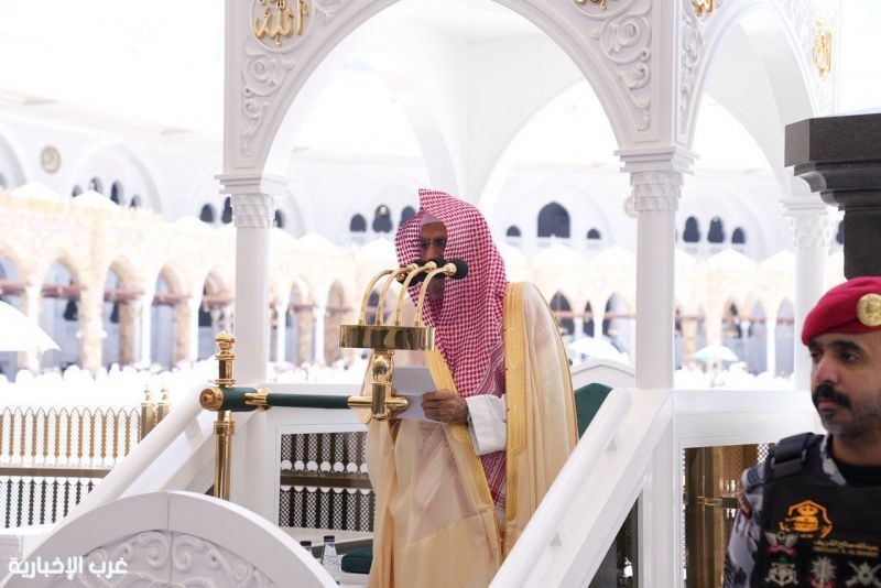 معالي الشيخ الدكتور صالح بن حميد يؤم المصلين لصلاة الجمعة بالمسجد الحرام