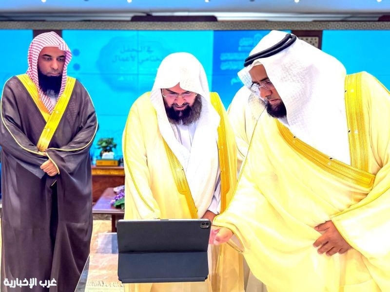 السديس يدشّن مبادرتي 'زيارة مُثرية' و'توعية زائراتنا شرف لمنسوباتنا' بالمسجد النبوي