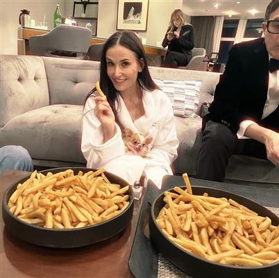 ديمي مور تتجاوز خسارتها بالبطاطس ورقم قياسي جديد لأدريان برودي والأوسكار يفقد 7% من متابعيه