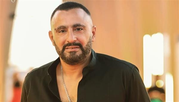 نجل أحمد السقا يوجه رسالة لوالده