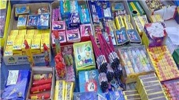 ضبط مصنع صابون غير مرخص.. ومخزن ألعاب نارية بالقاهرة