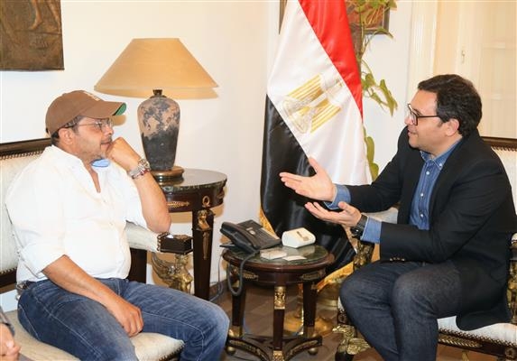 تعاون رسمي مع هنيدي في المسرح.. وعودة الفخراني للملك لير.. حصاد الثقافة في أسبوع