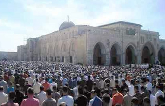 ‎40 ألفا يؤدون صلاة الجمعة في المسجد الأقصى
