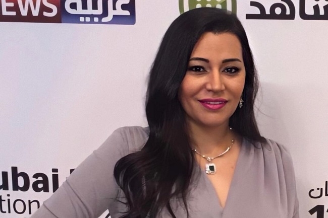 بتول عرفة تشيد بمخرجي "ولاد الشمس" و"أثينا": "تفاصيلكم وعناصركم كلها حلوة"