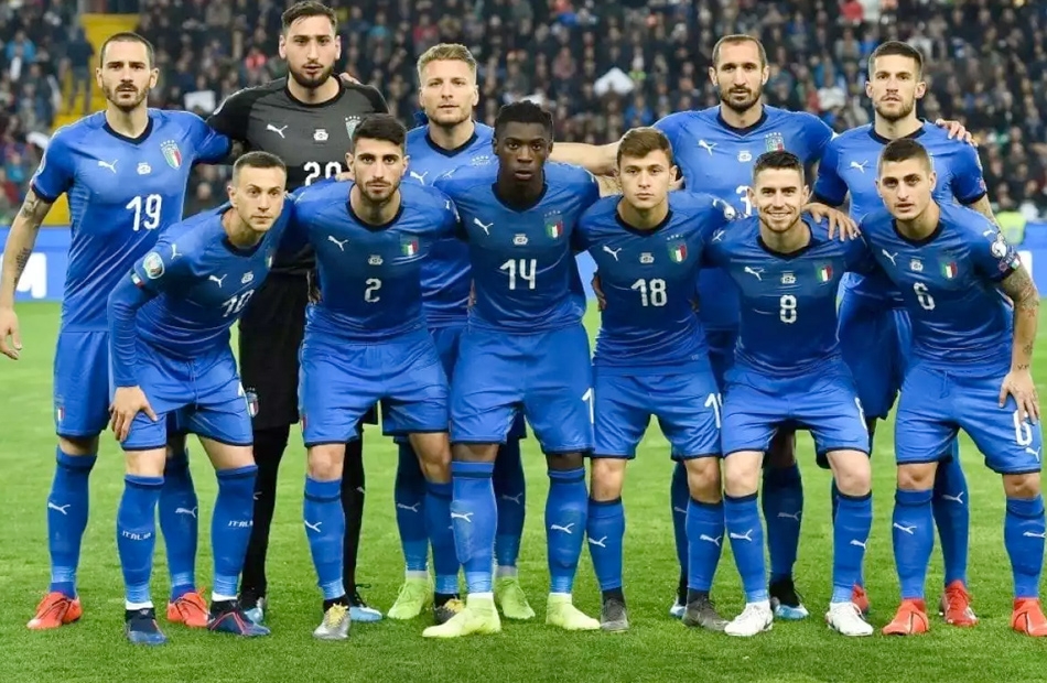 إيطاليا المتعثرة تبحث عن مدرب