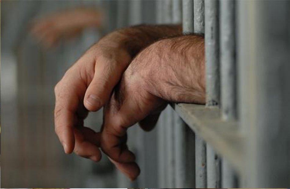 هوايته السرقة.. تجديد حبس "محاسب ثري" لاستيلائه على 50 ألف دولار من سيارة جاره