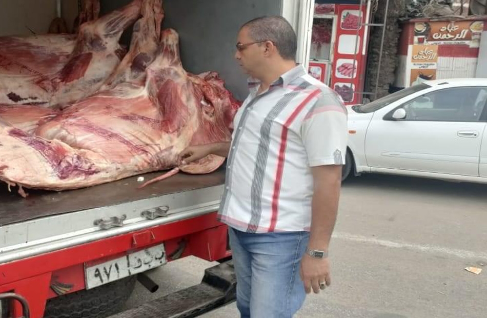 تموين البحيرة يضبط 22 جزارًا يعرضون لحومًا فاسدة