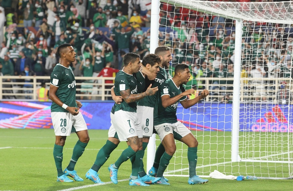 لاعب بالميراس يبكي بسبب العنصرية