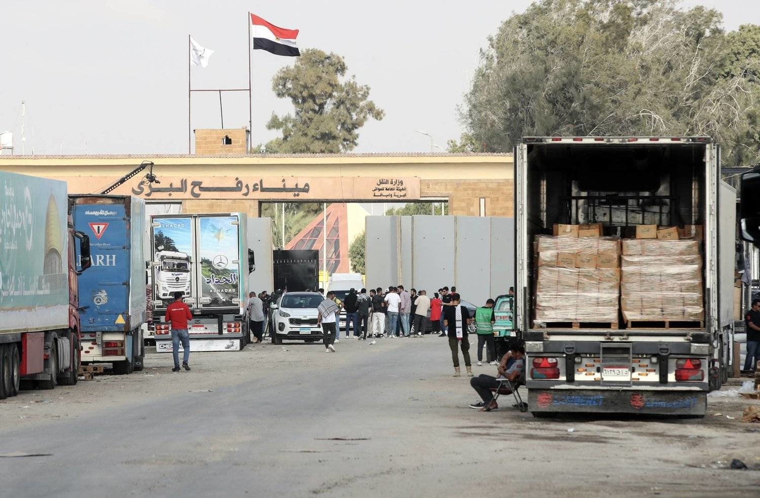 الهلال الأحمر المصري: قافلة زاد العزة تحمل أكثر من 1200 طن من المواد الغذائية إلى غزة