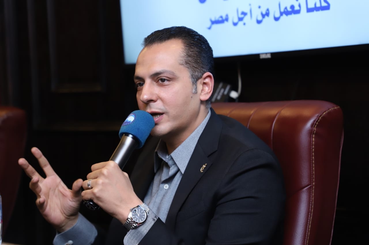 مستقبل وطن يكرم أوائل الثانوية العامة ويمنح كل طالب 100 ألف جنيه