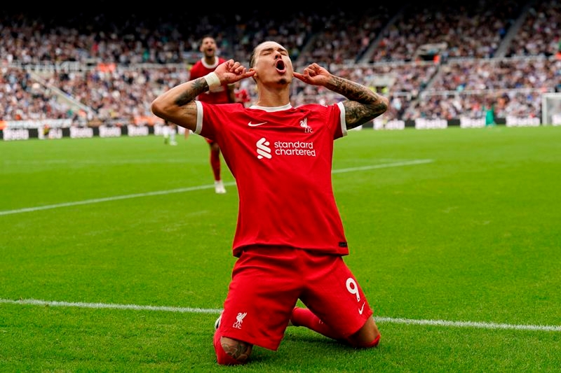 نجم ليفربول على أعتاب أتلتيكو مدريد