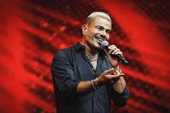 «ويعز عليا».. عمرو دياب يخطف القلوب بأغنية ينشرها ممدوح موسى لأول مرة منذ 20 عاما