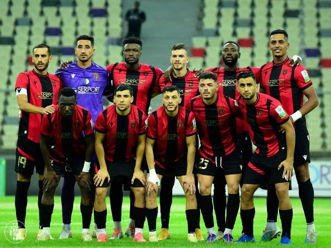 لجنة الانضباط تعاقب اتحاد الجزائر بسبب جماهيره
