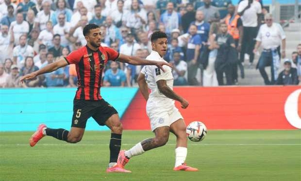 عودة محمد عبد المنعم لتشكيل نيس لمواجهة أنجيه الدوري الفرنسي