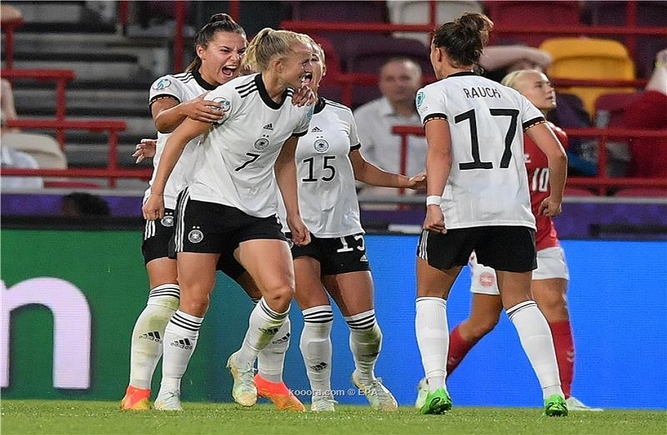 مدرب منتخب ألمانيا للسيدات يطالب اللاعبات بتحسين الأداء