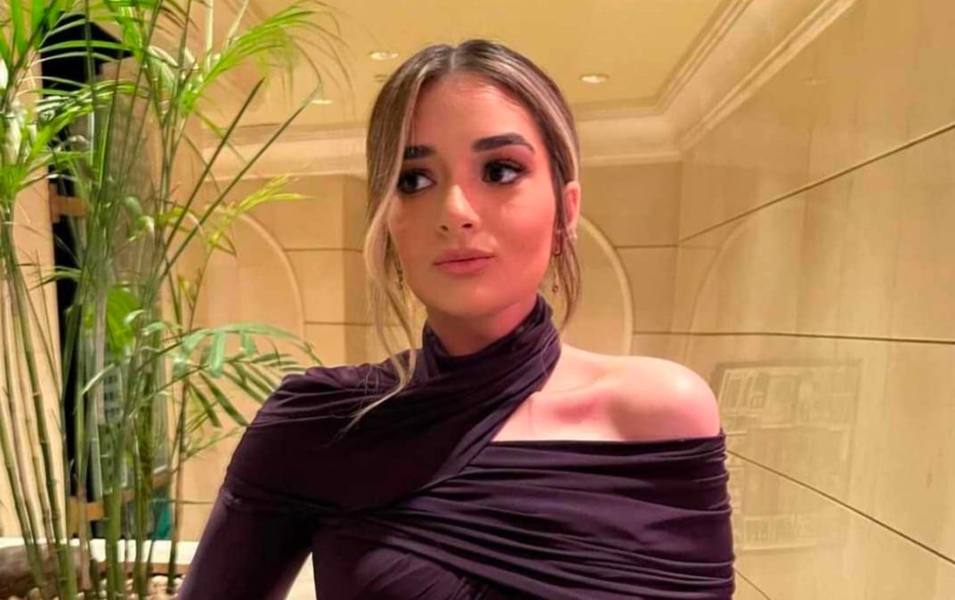 ملك أحمد زاهر تُروج للحلقة الجديدة من "ساعته وتاريخه" بصور من الكواليس