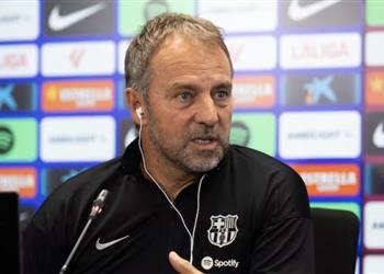 فليك يطالب إدارة برشلونة بمحاكاة ريال مدريد