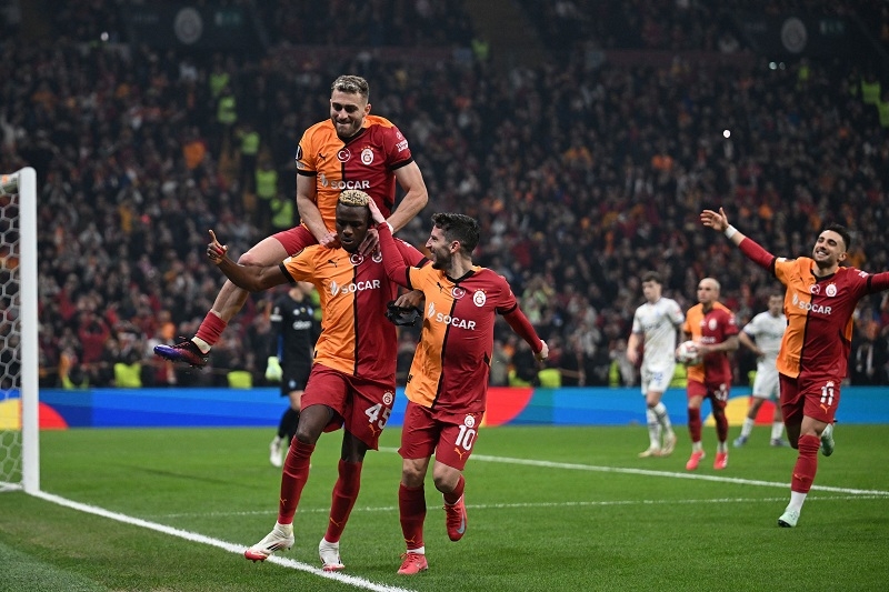 جالطة سراي يضرب بقوة ويبلغ نهائي كأس تركيا