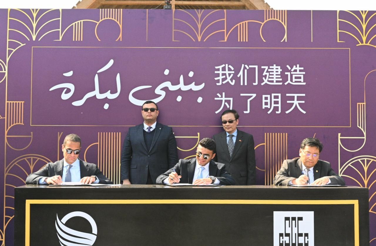 وزير الإسكان يشهد توقيع اتفاقية شراكة بين مجموعة العرجاني وشركة هندسة البناء الحكومية الصينية (CSCEC)