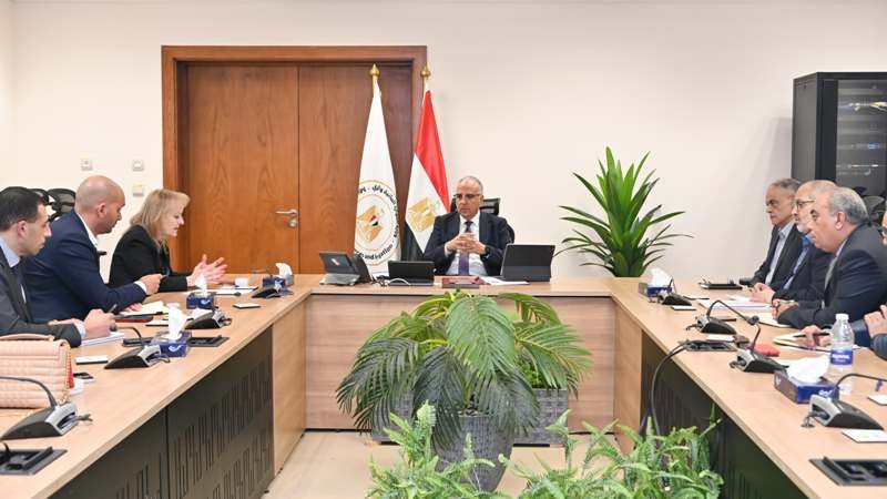 وزير الري يبحث مع البنك الأوروبي التعاون في مشروعات إدارة الموارد المائية