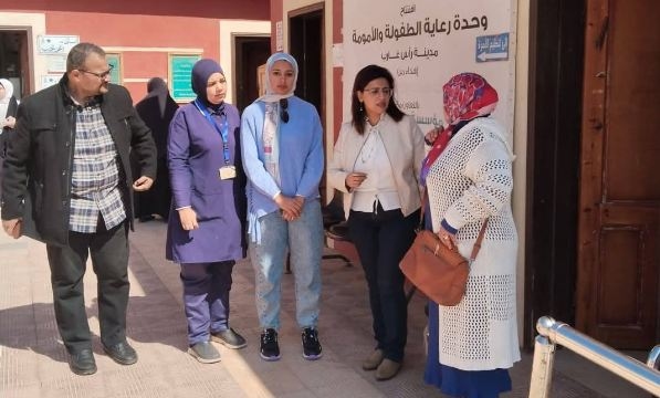 وكيلة صحة البحر الأحمر تتابع توافر المستلزمات الطبية بوحدات رأس غارب