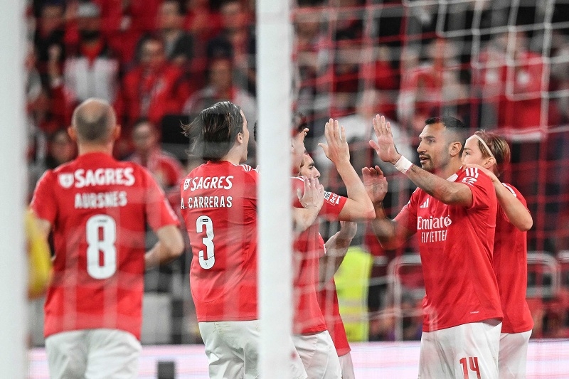 بنفيكا يكتسح بورتو برباعية ويقفز لصدارة الدوري البرتغالي مؤقتا