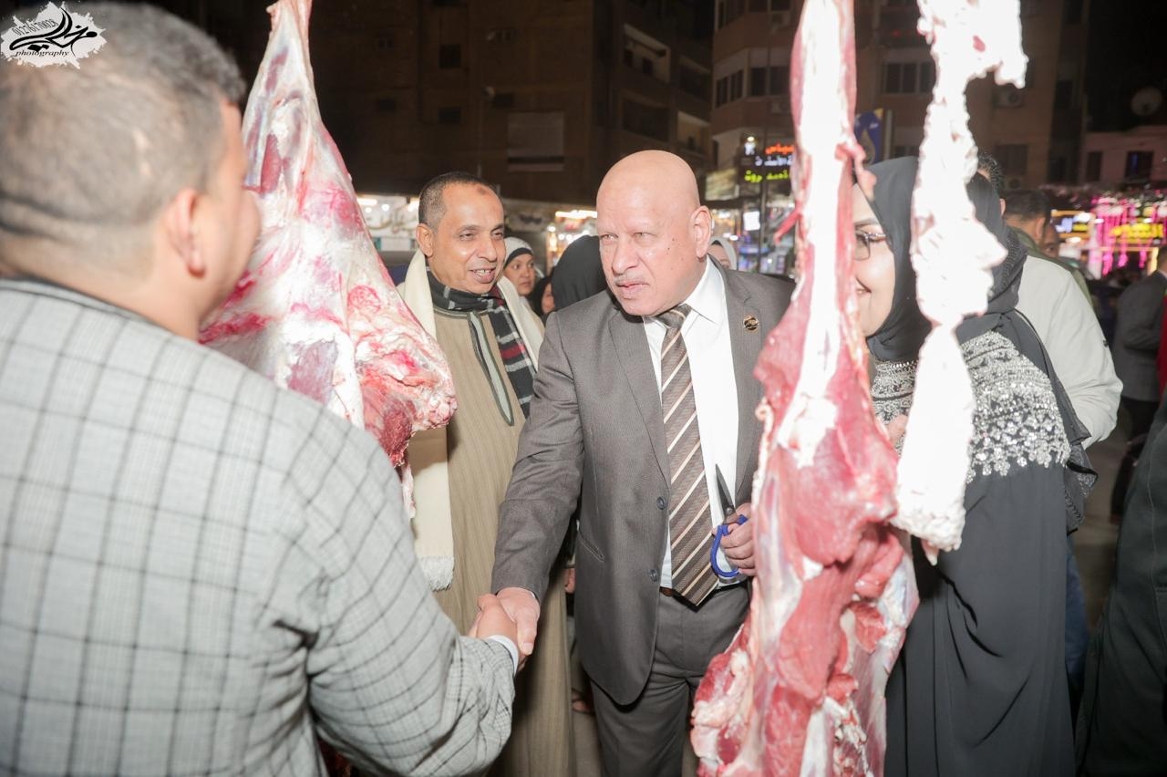 مستقبل وطن سوهاج يفتتح معرض "أهلًا رمضان" بشارع المحطة لتوفير السلع بأسعار مخفضة