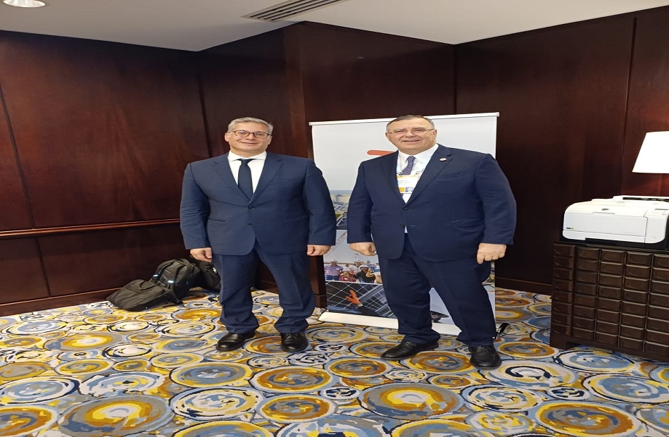 كريم بدوي يبحث تعزيز التعاون في مجال البترول والطاقة مع شركة توتال إنرجيز الفرنسية
