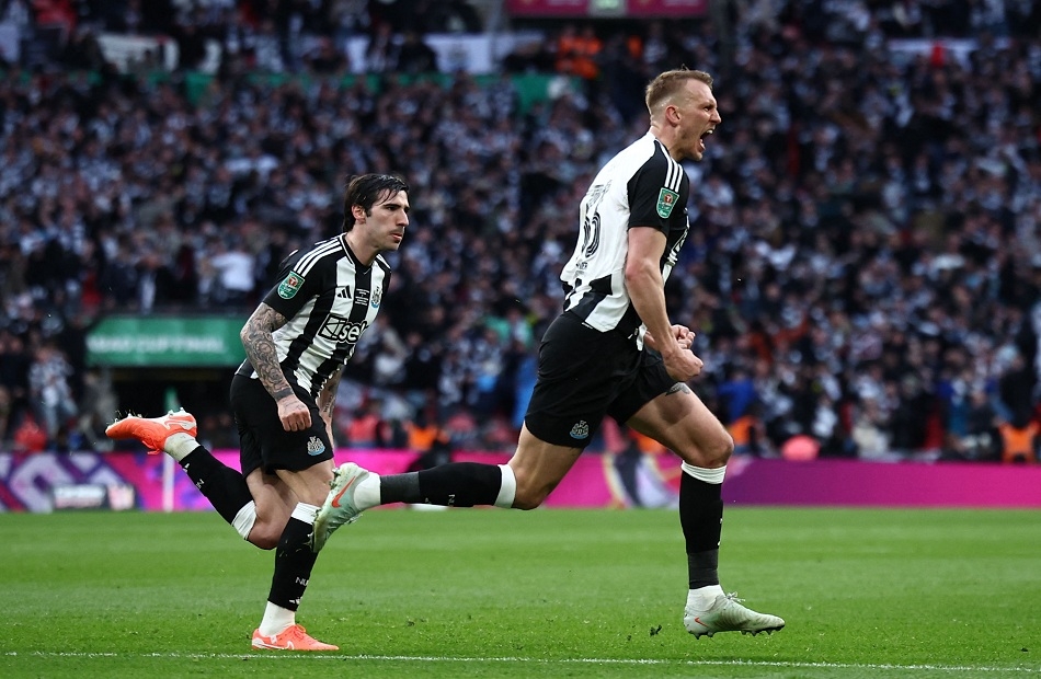 نيوكاسل يحصد نقطة ثمينة في سباق دوري الأبطال