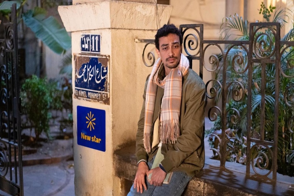 أحمد غزي يعيد إحياء مشهد لأحمد زكي والمليجي في «قهوة المحطة»