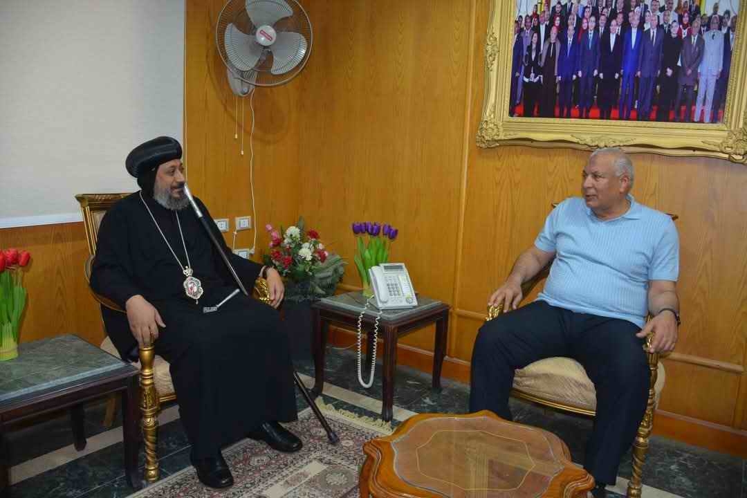محافظ الوادي الجديد يستقبل الأنبا أرسانيوس للتهنئة بعيد الفطر