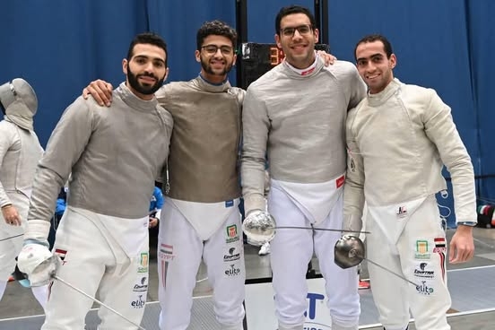 منتخب سلاح السيف يتأهل إلى نهائي كأس العالم للرجال بالمجر ويضمن ميدالية عالمية