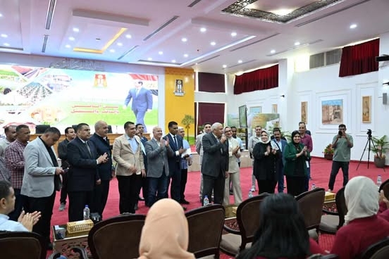 محافظ الوادي الجديد يلتقي أطفال المحافظات الحدودية ضمن أسبوع "أهل مصر"