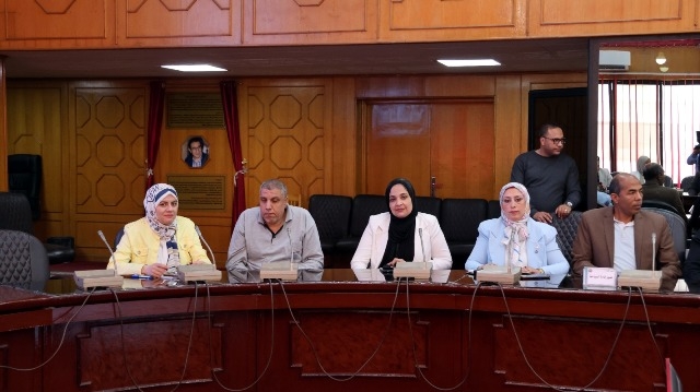 محافظ الإسماعيلية يناقش استعدادات احتفالية إعادة افتتاح النصب التذكاري بجبل مريم