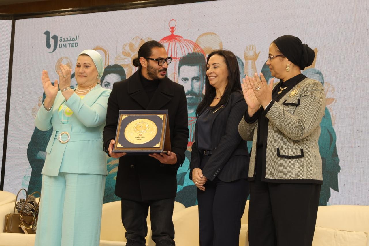 رئيسة القومي للمرأة تشارك في تكريم نجوم وصنّاع مسلسل «لام شمسية» بوزارة التضامن