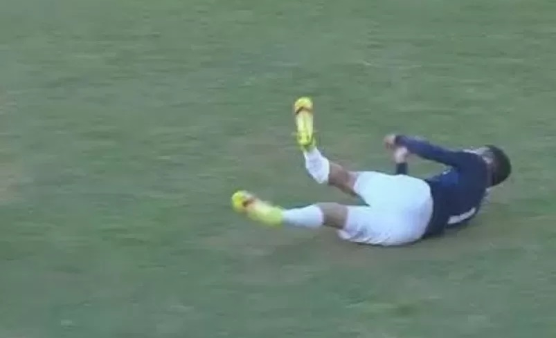كسر في الساق.. سيراميكا يكشف حجم إصابة أحمد القندوسي