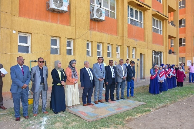 نائب محافظ الأقصر يشهد فعاليات حملة "خطوات ضد الإدمان" بمدرسة الأقصر الثانوية